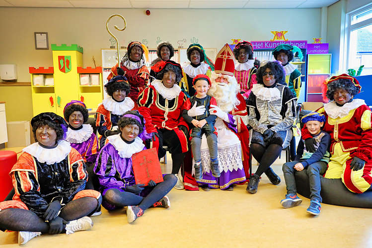 Aankomst van de Sint en zijn Zwarte Pieten in Waarder_113